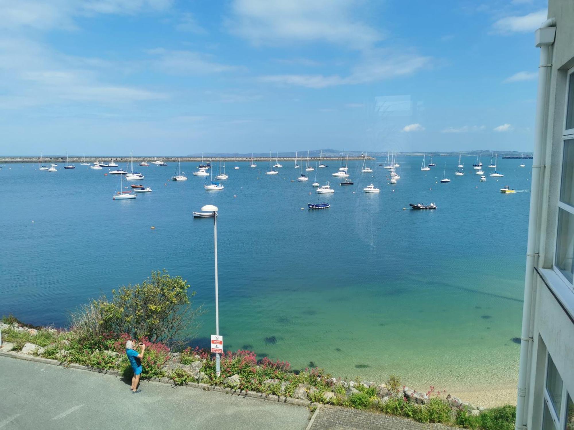 Marina Sea View Apt - Second Floor With Lift, Modern Хоулихед Екстериор снимка